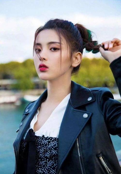 娱乐吃瓜君何泓姗,娱乐吃瓜界的清新小花